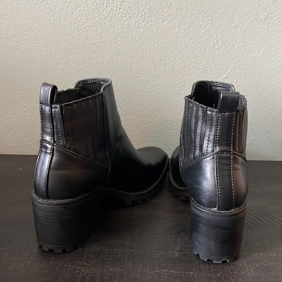 Black Zara Booties in a size 36 - Picture 4 of 4